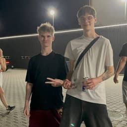 _1LegEnDa__