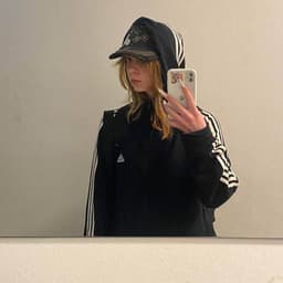 Acrony000